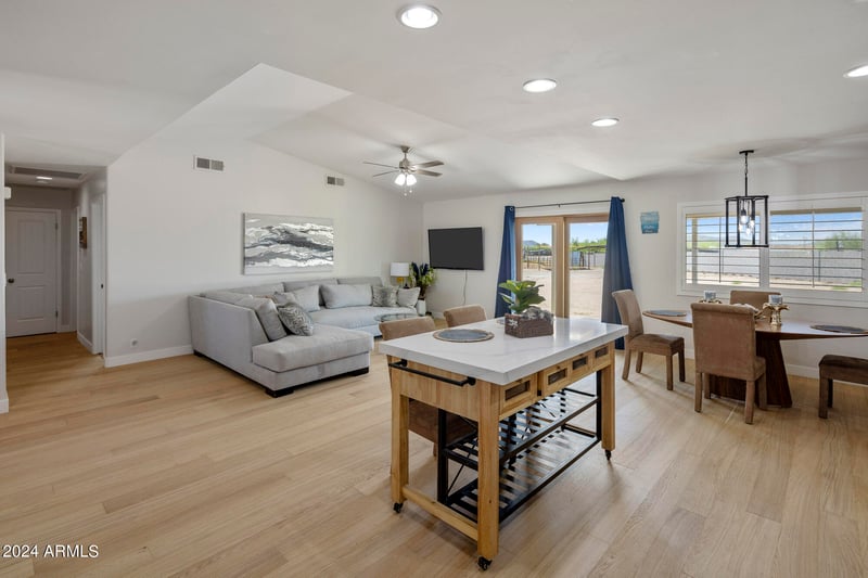 1505 E Cloud Rd, Phoenix, AZ 85086
