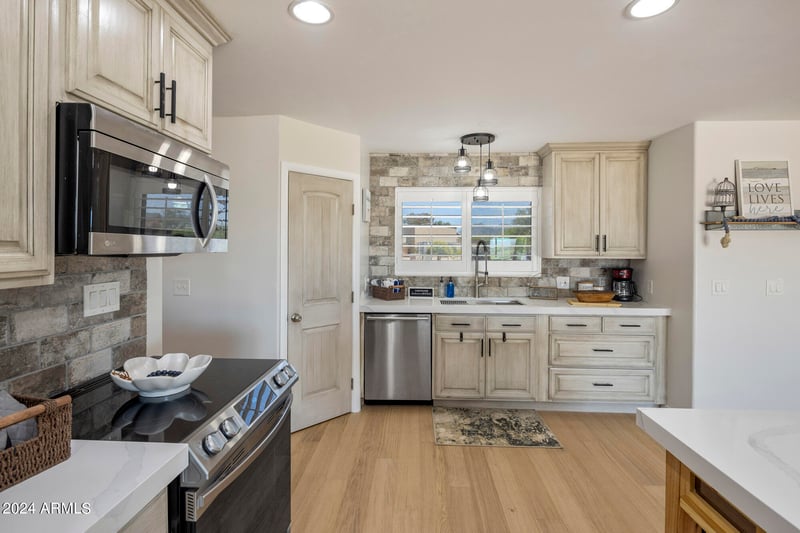 1505 E Cloud Rd, Phoenix, AZ 85086