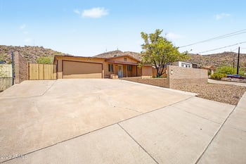 1516 W Shangri La Rd, Phoenix, AZ 85029