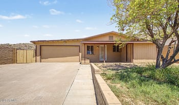 1516 W Shangri La Rd, Phoenix, AZ 85029