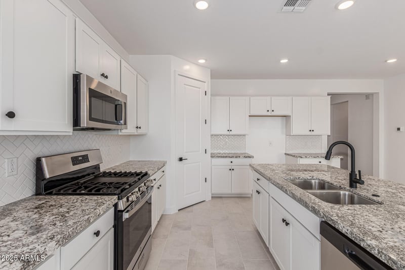 15167 Gray Fox Trl, Surprise, AZ 85387