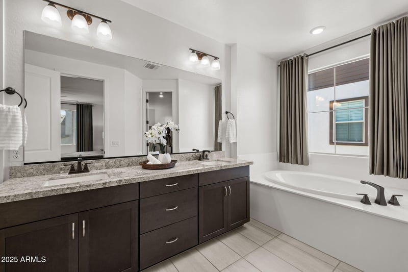 1517 Rakestraw Ln, Gilbert, AZ 85298