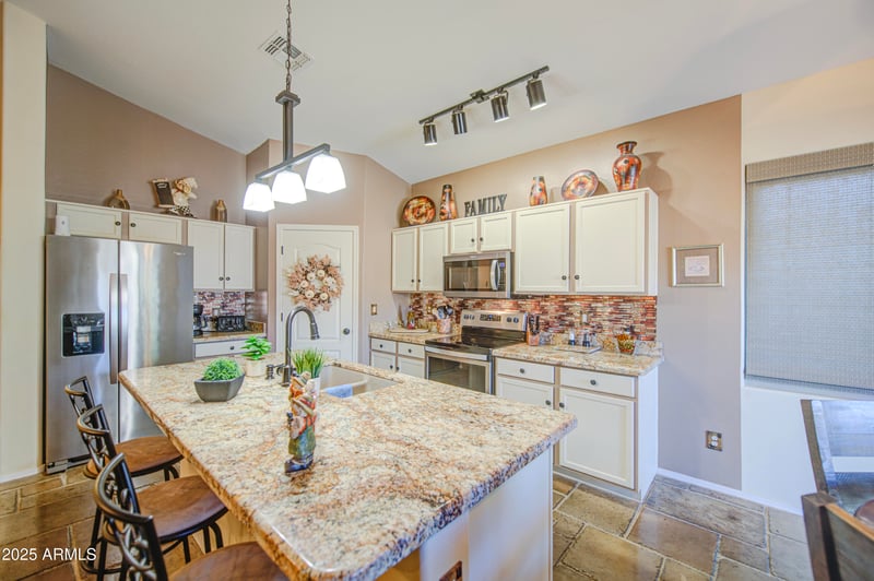 1518 Agrarian Hills Dr, San Tan Valley, AZ 85144