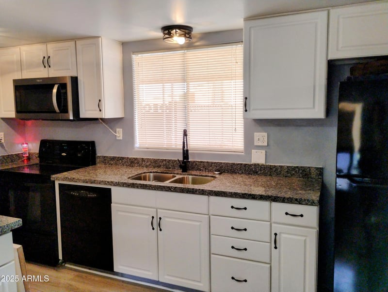 1518 Beck Ln, Phoenix, AZ 85023