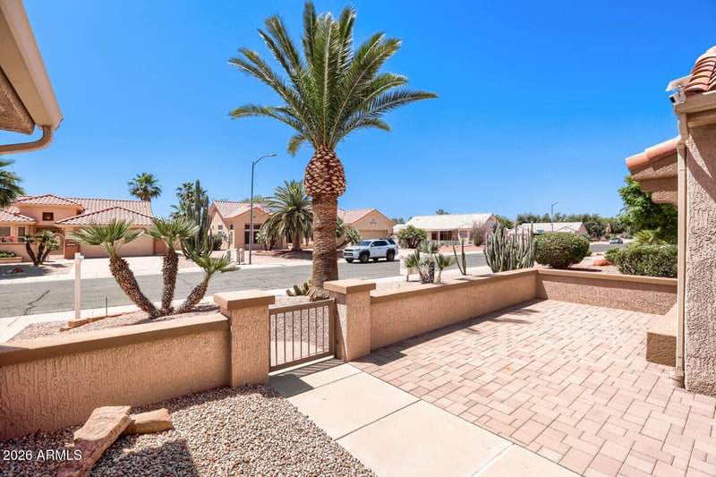 15186 Las Brizas Ln, Sun City West, AZ 85375