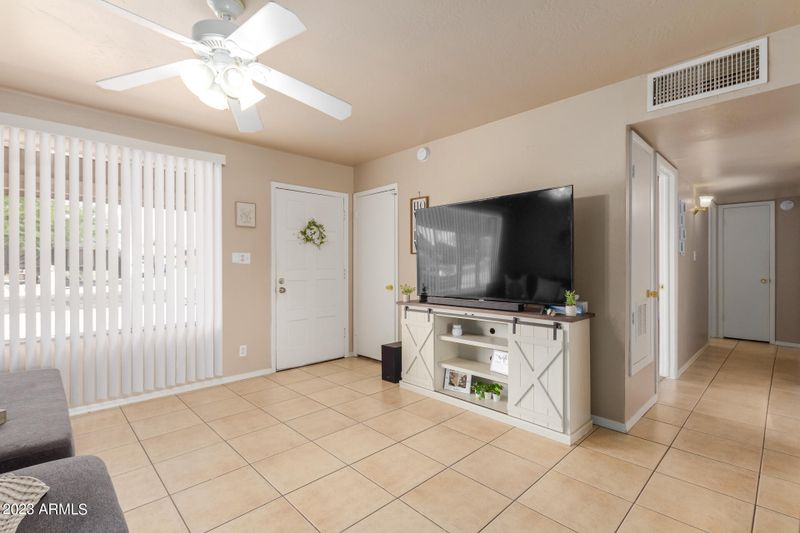 1519 W Saint John Rd, Phoenix, AZ 85023