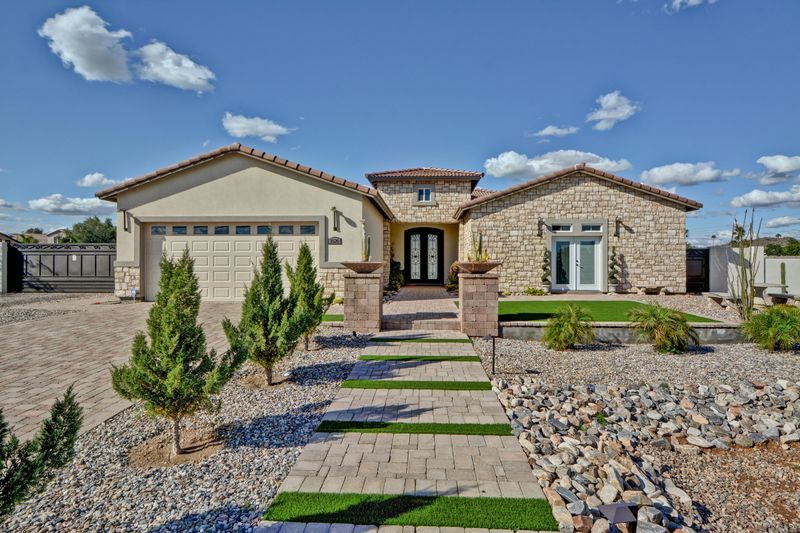 1520 E Grovers Ave, Phoenix, AZ 85022
