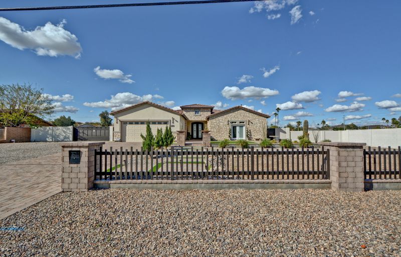 1520 E Grovers Ave, Phoenix, AZ 85022