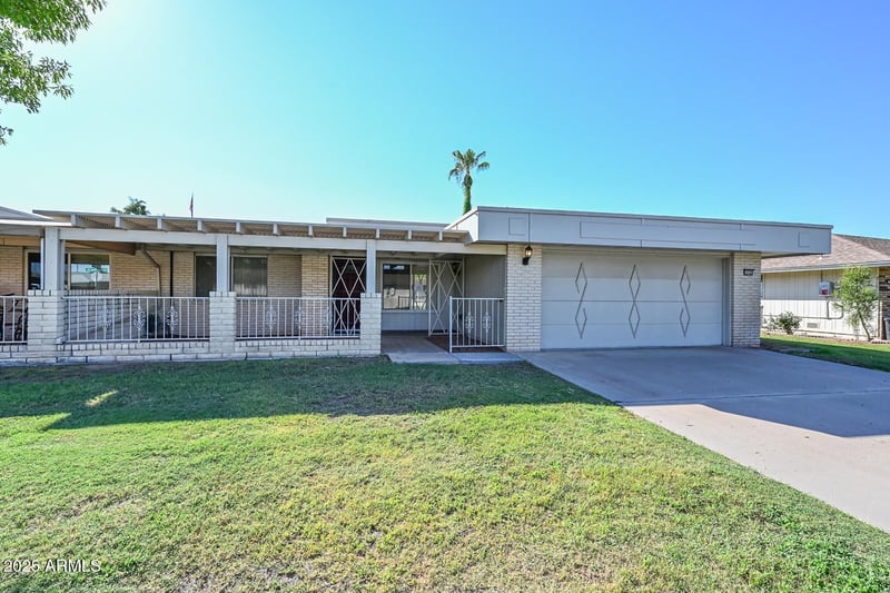 15205 Desert Rose Dr, Sun City, AZ 85351