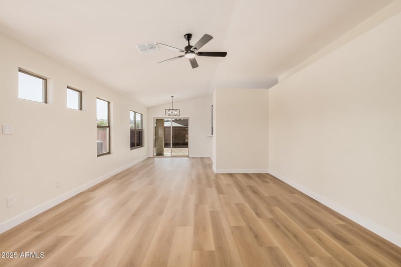 1521 Chambers St, Phoenix, AZ 85040