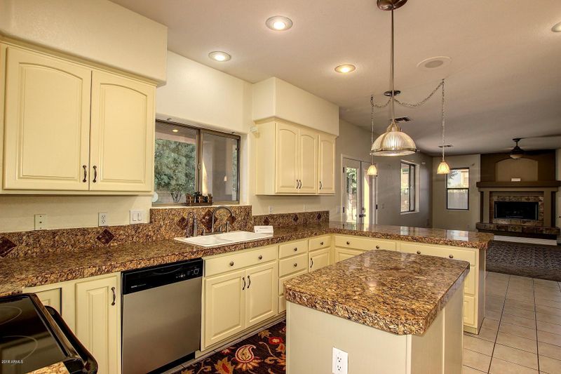 1522 E Villa Theresa Dr, Phoenix, AZ 85022