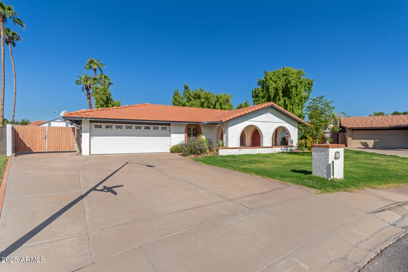 15226 2nd St, Phoenix, AZ 85022