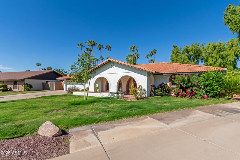15226 2nd St, Phoenix, AZ 85022