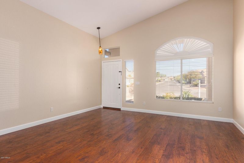 1523 E Wickieup Ln, Phoenix, AZ 85024