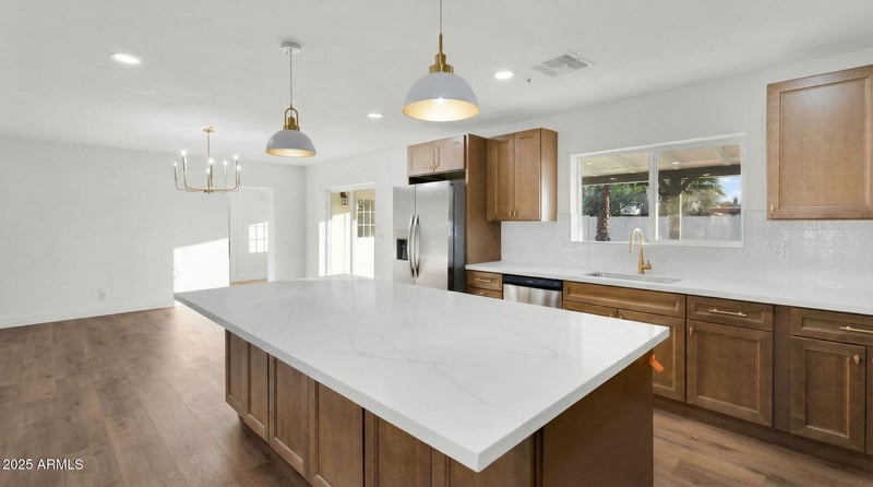 1523 W Flynn Ln, Phoenix, AZ 85015