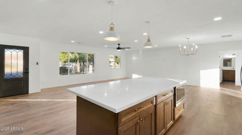 1523 W Flynn Ln, Phoenix, AZ 85015