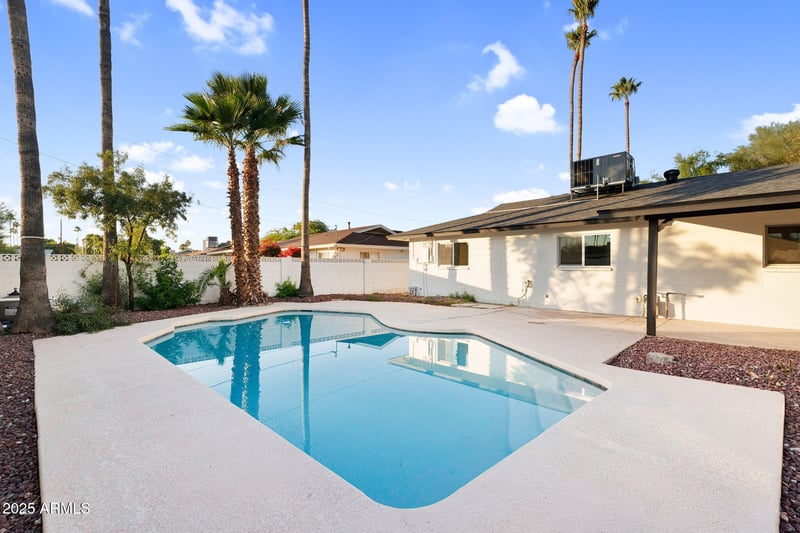 1523 W Flynn Ln, Phoenix, AZ 85015