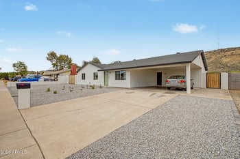 1523 W Surrey Ave, Phoenix, AZ 85029