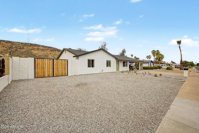 1523 W Surrey Ave, Phoenix, AZ 85029
