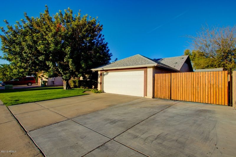 15238 N 63rd Dr, Glendale, AZ 85306