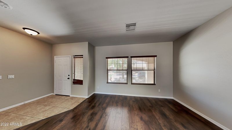 1524 E Apollo Rd, Phoenix, AZ 85042