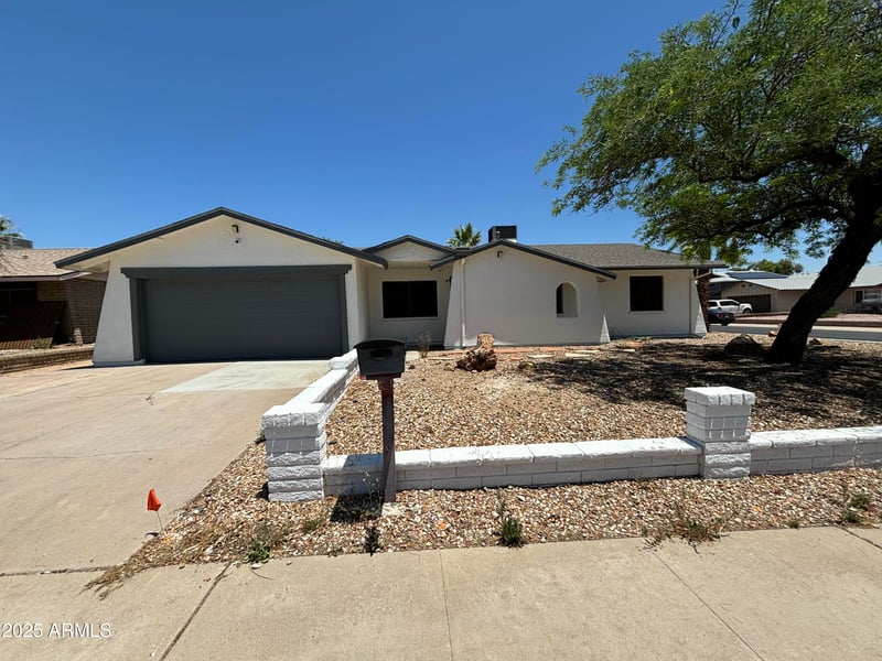 15243 52nd Dr, Glendale, AZ 85306