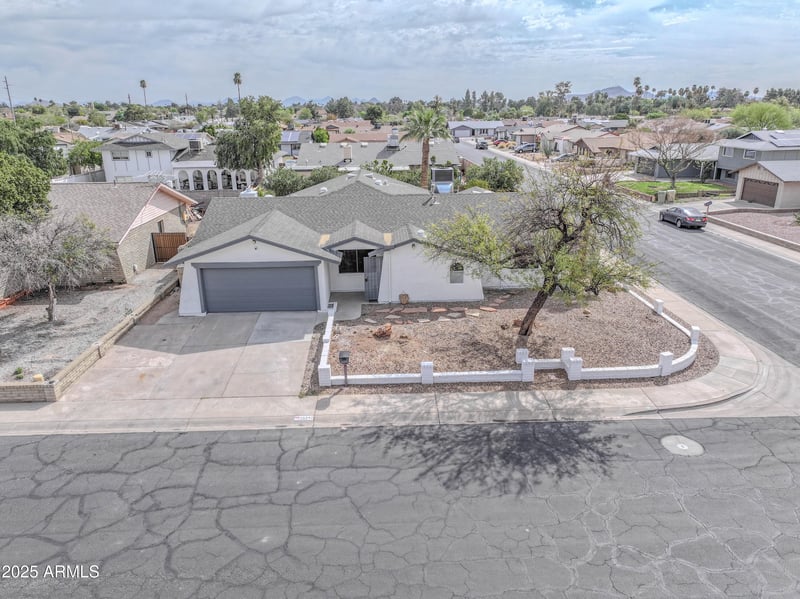 15243 52nd Dr, Glendale, AZ 85306