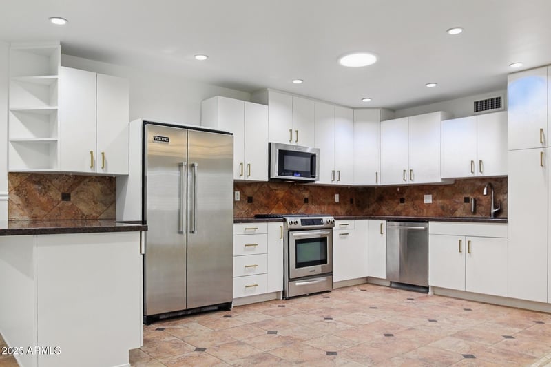 15243 52nd Dr, Glendale, AZ 85306