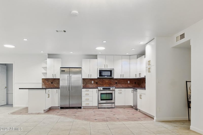 15243 52nd Dr, Glendale, AZ 85306