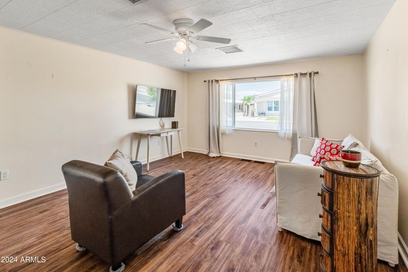 1525 E Helena Dr, Phoenix, AZ 85022