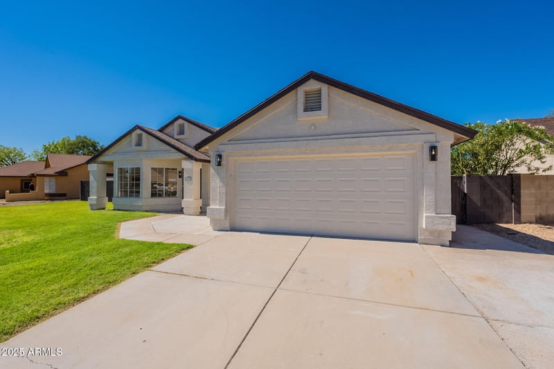 15258 61st Dr, Glendale, AZ 85306