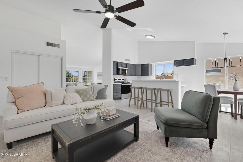 15258 61st Dr, Glendale, AZ 85306