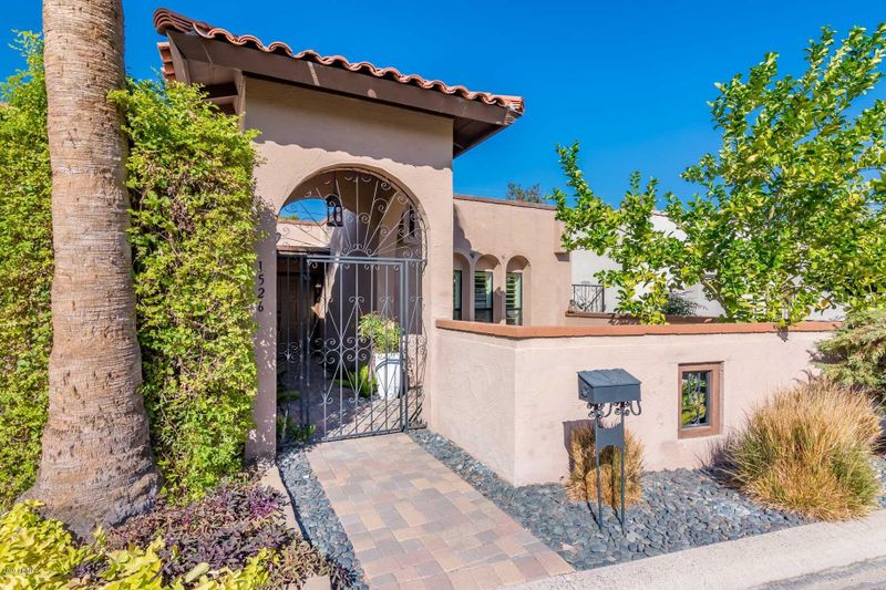 1526 E Solano Dr, Phoenix, AZ 85014
