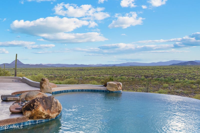 1526 E Venado Dr, New River, AZ 85087