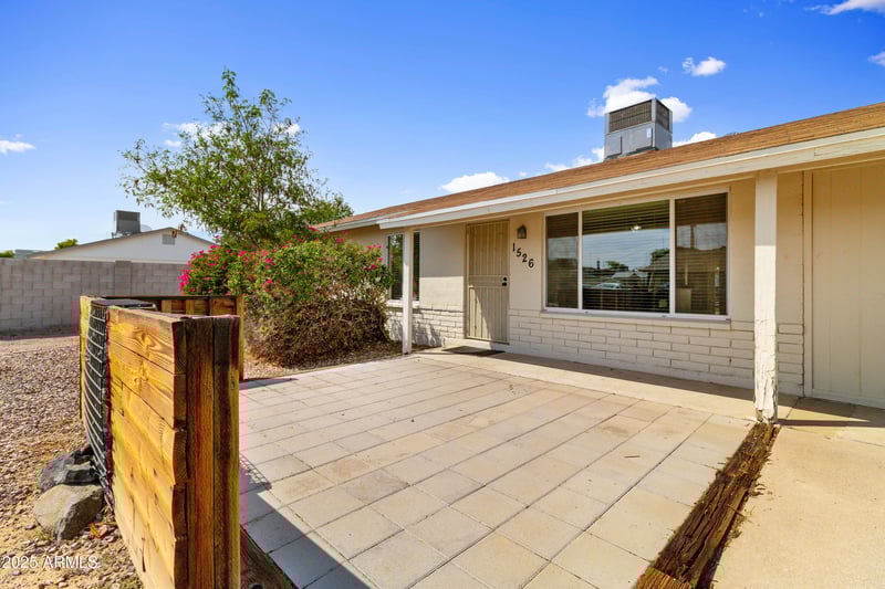 1526 Hartford Ave, Phoenix, AZ 85023
