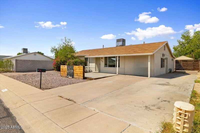 1526 Hartford Ave, Phoenix, AZ 85023