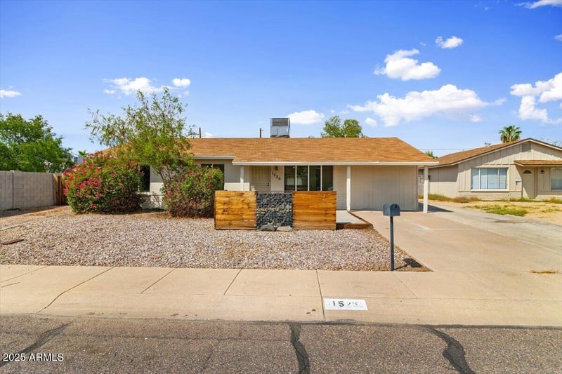 1526 Hartford Ave, Phoenix, AZ 85023