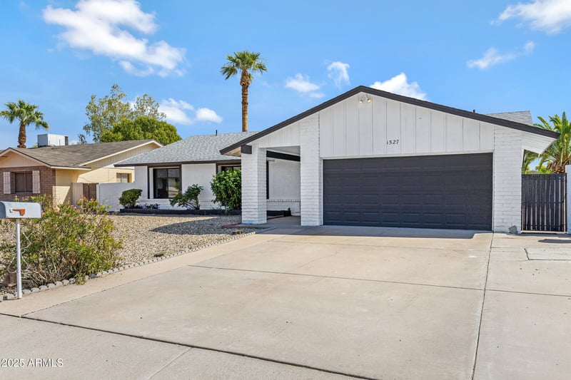 1527 Bell De Mar Dr, Tempe, AZ 85283