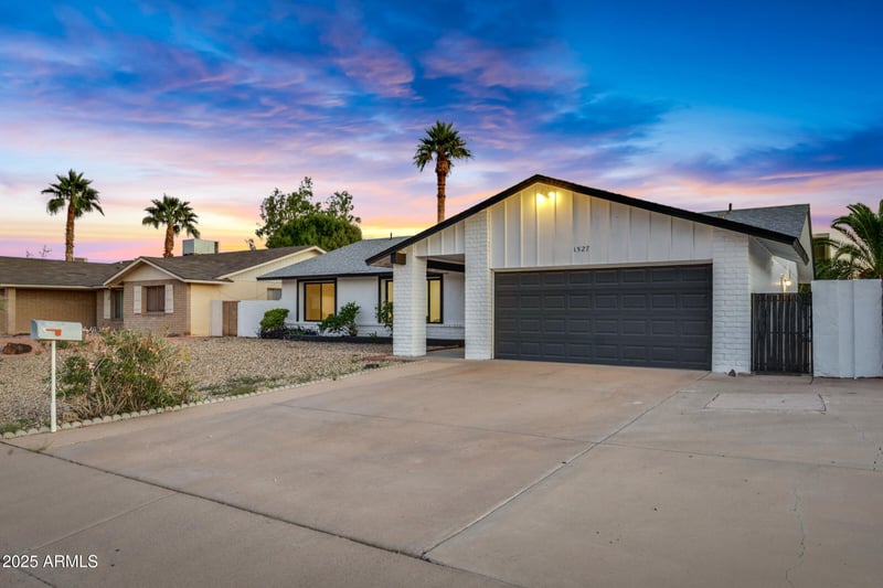 1527 Bell De Mar Dr, Tempe, AZ 85283
