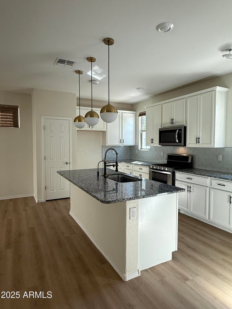 1527 Loren Ln, Gilbert, AZ 85296