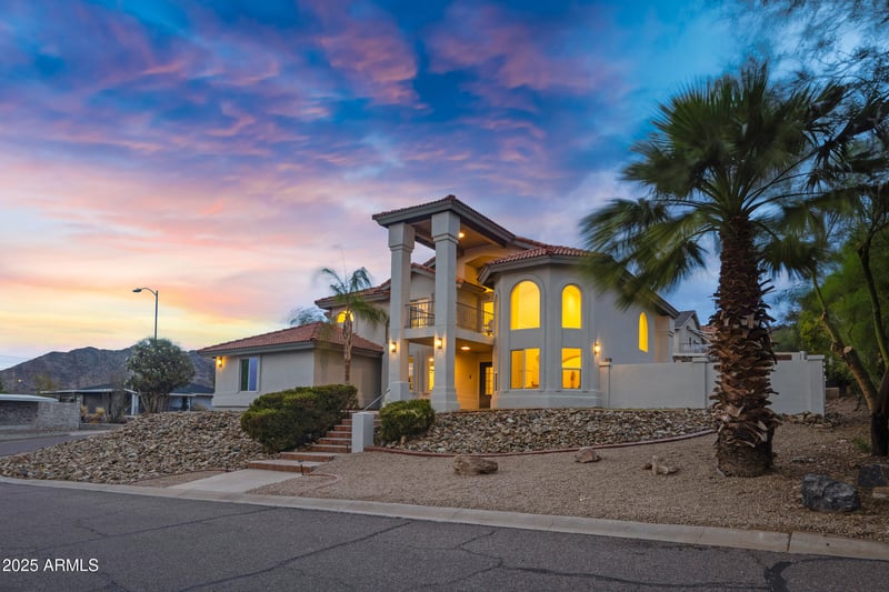 1527 Mission Ln, Phoenix, AZ 85020