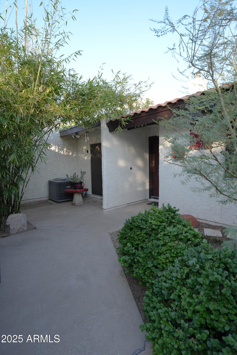 1527 S River Dr, Tempe, AZ 85281