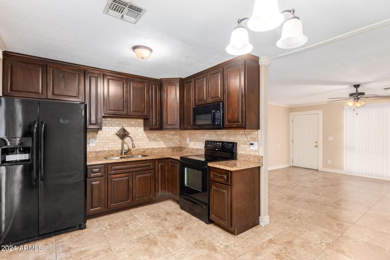 1527 W Carson Rd, Phoenix, AZ 85041