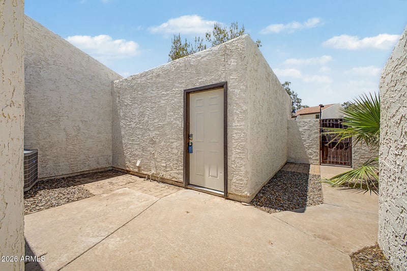 1529 S River Dr, Tempe, AZ 85281