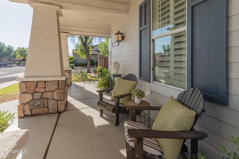 15294 Old Oak Ln, Surprise, AZ 85379