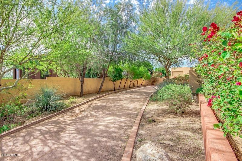 1532 N Aaron Cir, Mesa, AZ 85207