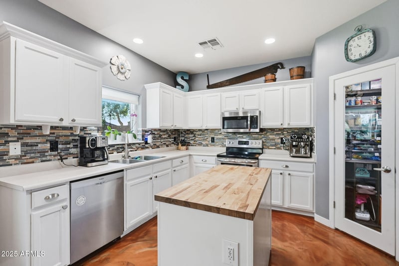 15335 Maui Ln, Surprise, AZ 85379