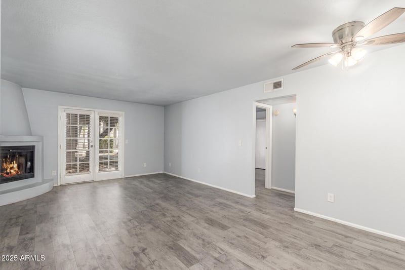 15402 28th St #112, Phoenix, AZ 85032