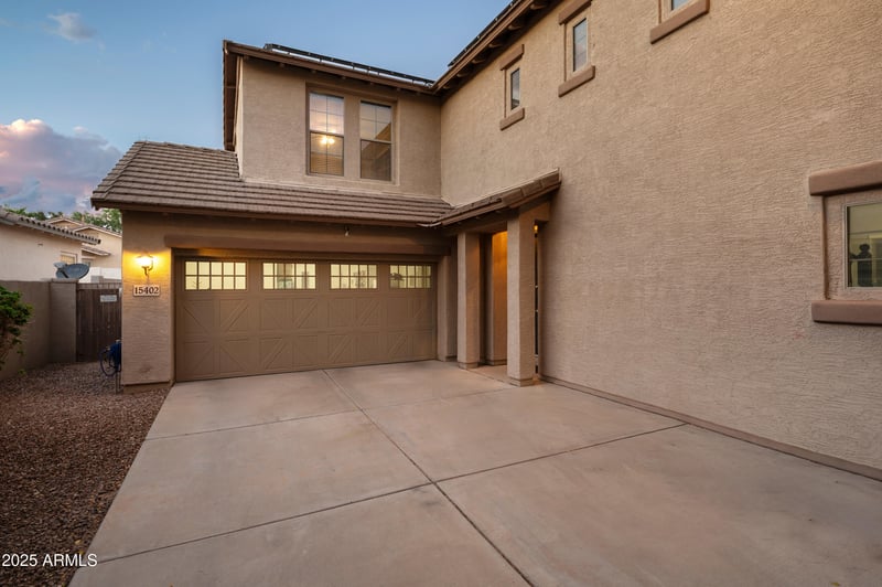 15402 Old Oak Ln, Surprise, AZ 85379