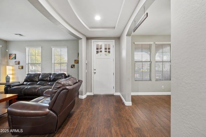 15402 Old Oak Ln, Surprise, AZ 85379